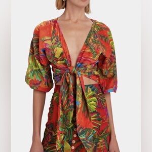 NWOT Farm Rio Jungle Tie Front Crop Top Shirt V-Neck Size Small